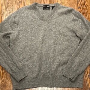 Men's Gray Cashmere V-Neck Sweater